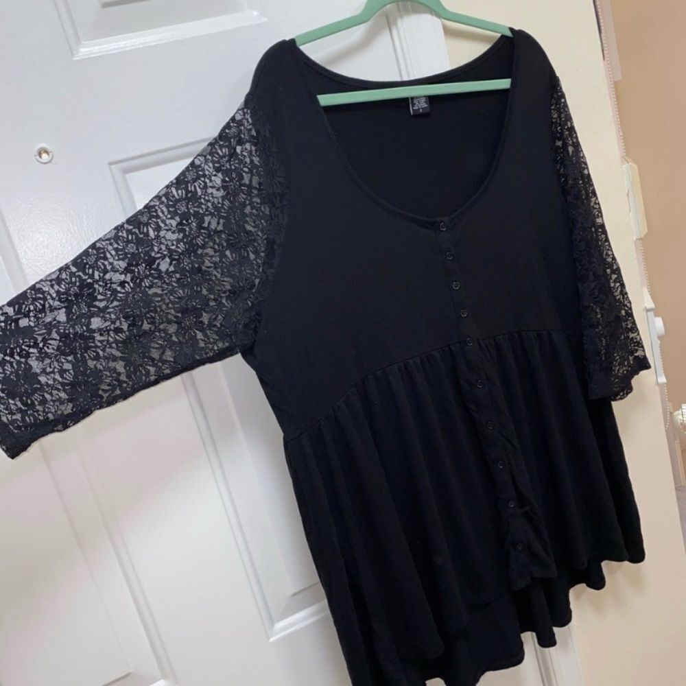 TORRID BLACK LACE 3/4 SLEEVE BUTTON FRONT BABYDOLL TOP